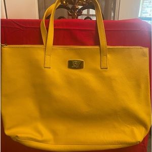 I have 3 Joy Mangano totes white , yellow, purple  never used $45 for all 3